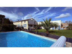 Maison charentaise de 240 m² à Clion