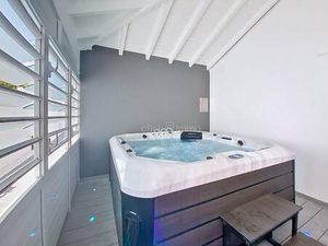 Mme. Sybille Miro-Coll