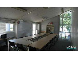 Vente Bureaux et commerces à La Roche-Sur-Yon Le Bourg Sous La Roche (85000) : à vendre / 