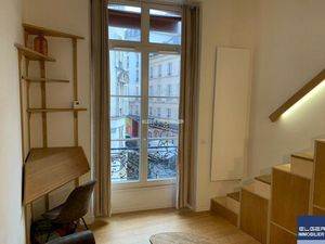 STUDIO MEUBLE rue de Seine METRO MABILLON