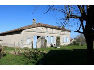 Authentique Longere Charentaise Avec Dependances  Grand Terrain Et Terrain Constructible..