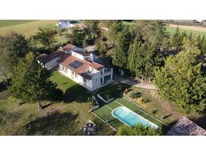Jolie villa de 226 m2 avec piscine