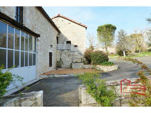 Charmante maison familiale avec piscine  logement indépendant e