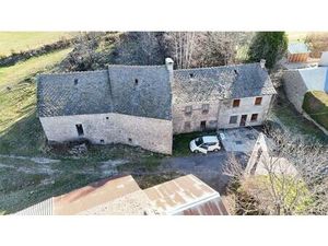 MAISON EN PIERRE A RÉNOVER  6 PIÈCES AVEC GRANGE et JARDIN