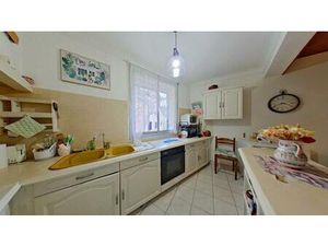 Maison de village avec garage et terrasse