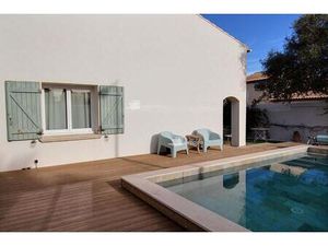 Sanary-sur-Mer - Villa rénovée de 109 m² sur terrain de 600 m² 699 000 euros