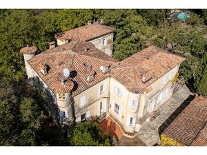 Vente Propriété de luxe Callian 8 Pièces 1500 m² <meta name="description" content="Dominan