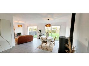 Maison neuve avec jardin dans quartier calme