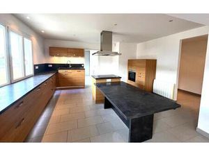 Appartement de 140 m² avec Balcon et Parking - Dernier Étage