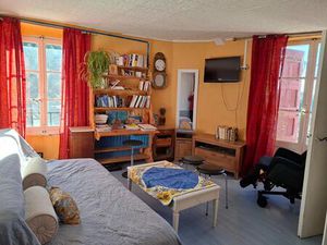 MAISON DE VILLAGE 179 M² AVEC BALCONS AUX CHAMBRES 130000 AUREL 84390