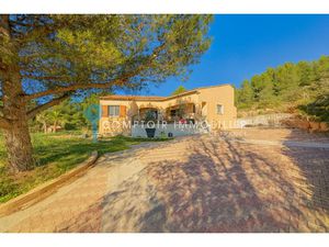 Maison 5pièce(s) 4chambre(s) 130 m² Saint-Mitre-les-Remparts (13920)