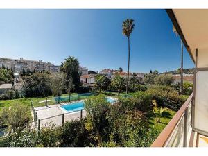 Bel appartement 3 pièces dans une residence récente avec piscine  à pied du centre ville..