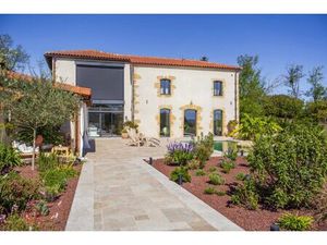 Fermette rénovée par architecte  vue Pyrénées