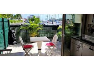 À Vendre Charmant Appartement T2 avec Vue Marina Saint-François  Guadeloupe