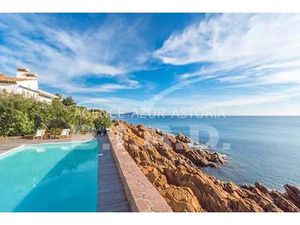 Villa Pieds Dans L'eau A Vendre A Saint Raphael