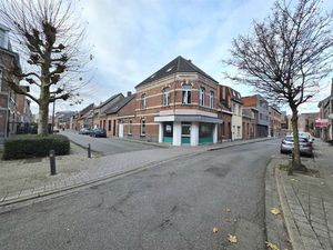 Commercieel pand vlakbij Zeshoek en Station