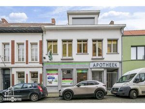 Handelspand met grote burgerwoning