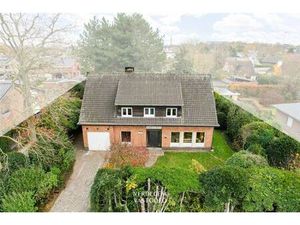 Ruime villawoning met 4+1 slaapkamers en fijne tuin  te renoveren