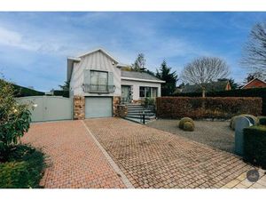 Ruime open bebouwing met grote garage en tuin in Keerbergen