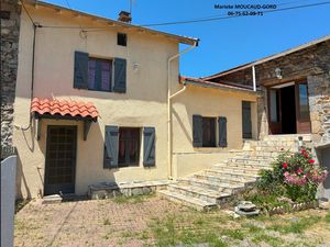 RETOURNAC 43130 maison en pierre à rénover 160 m² avec petit terrain et cour avant