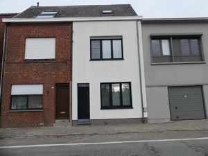volledig vernieuwe woning nabij het centrum!