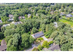 Rustig en residentieel gelegen woning met mogelijkheden op een mooi perceel van 1.317 m².