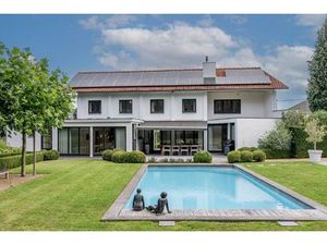 Prachtig gelegen villa met zwembad op 33 are tegen de Keiheuvel !