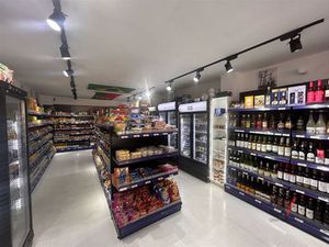 Verhuurde handelsruimte te koop