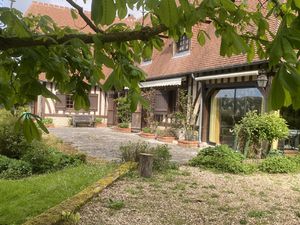 Sortie de village Est Lisieux . Belle vue pour cette maison