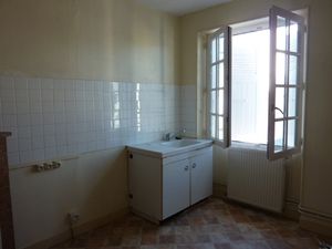 Location Appartement 3 pièces 65m² LATHUS ST REMY 86390