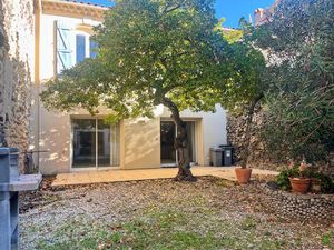 Maison de ville avec jardin  garage et accès direct sur le port