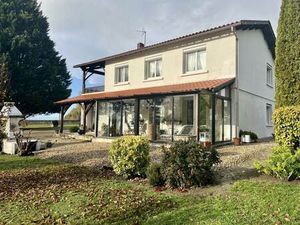 Vente maison 5 pièces 140 m² Chalais (16210)