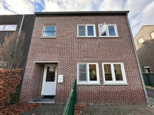 Een nette  comfortabele gezinswoning met 3 slaapkamers  garage en tuin.