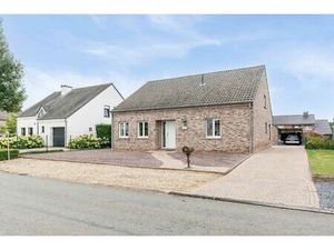 Vrijstaande  gelijkvloerse gezinswoning gelegen op een perceel van 6a18ca op een rustige l