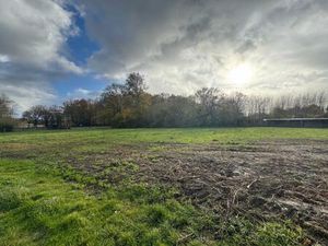 Terrain à bâtir à Blaignan-Prignac (33340)