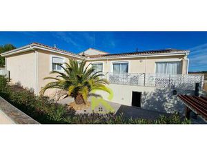 Villa de plain-pied 140 m2 avec atelier 148 m2  piscine et vue vignes...