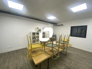 A VENDRE  HAUTEUR SOUS PLAFOND