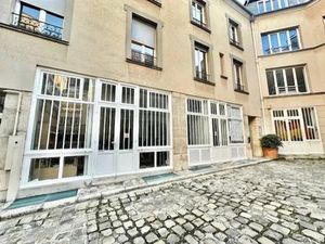 Bureaux en RDC sur passage - Climatisés - en cours de rénovation