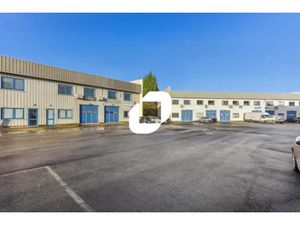 A LOUER  Surfaces d'activités rares sur le marché