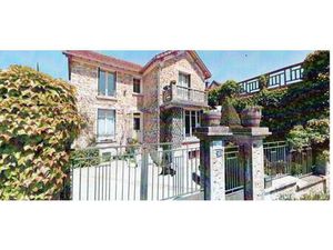 Commune de Chamigny  4 km environ de La Ferté sous Jouarre  maison de caractère en bon éta