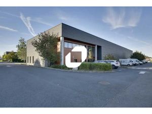 A LOUER  CELLULES D'ACTIVITE AVEC QUAIS