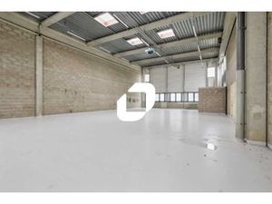 A LOUER  Activités sécurisés au pied des axes autoroutiers