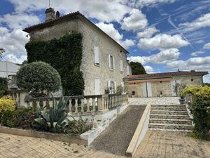 Ensemble immobilier de caractère avec vue panoramique sud Angoulême