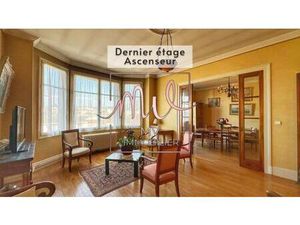 Voiron hypercentre  T6 171 m² avec balcons et cave