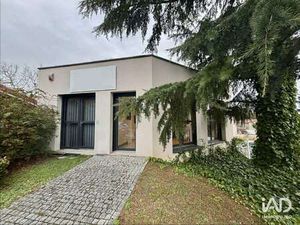 Location Bureaux et commerces à Champagne-au-Mont-d'Or (69410) : à louer / 52m² Champagne-
