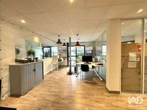 Location Bureaux et commerces à Champagne-au-Mont-d'Or (69410) : à louer / 70m² Champagne-