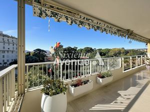 Dernier étage - Cannes 4 pièces 103 m² avec double garage et cave dans petite copropriété