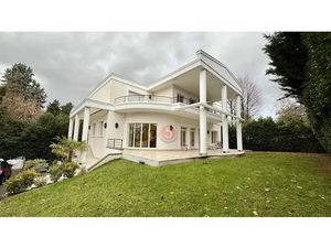 Vente villa 10 pièces 650 m² à Le Raincy (93340)  1 700 000 €