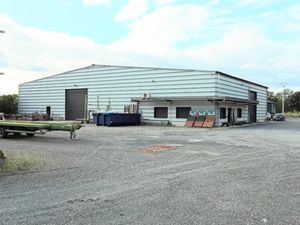 Vente locaux professionnels 2200 m² à Gueugnon (71130)  1 300 000 €