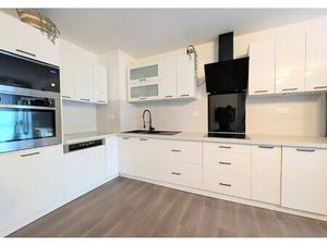 Dans une résidence sécurisée de 2021  à 2 minutes à pied de la gare !